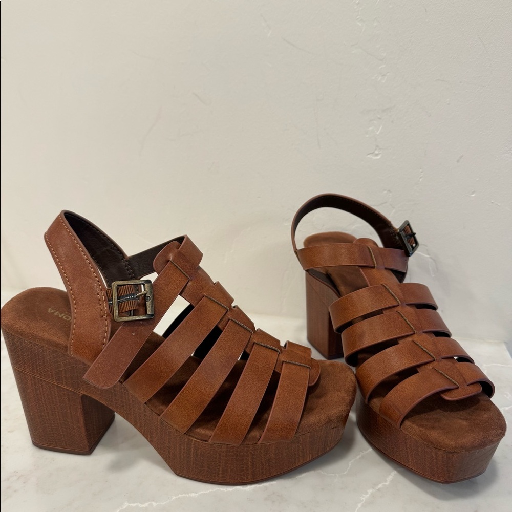 Sonoma chunky heeled sandals (size 6.5)